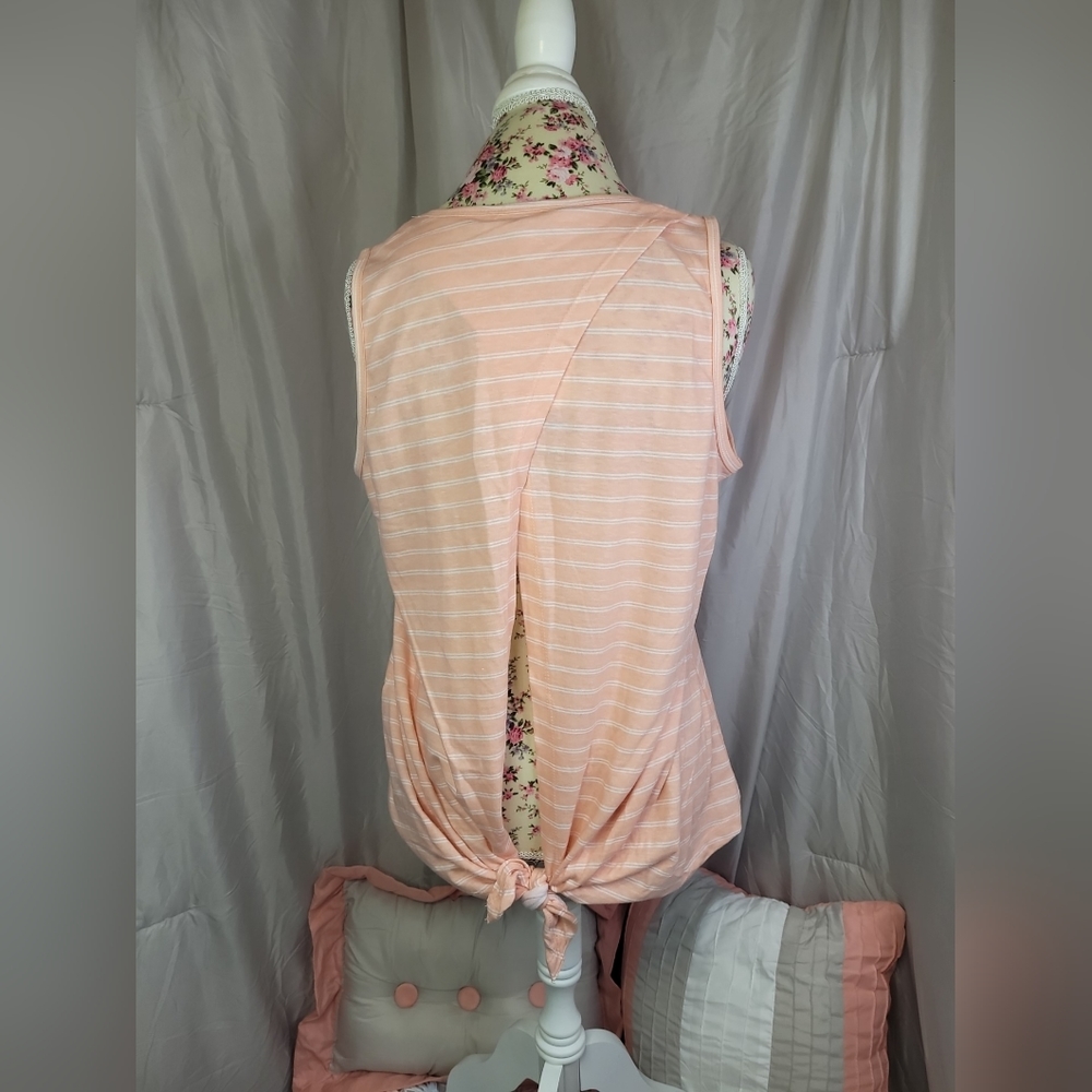 NWT, Mountain & Isles Top Size Lg - Picture 3 of 5